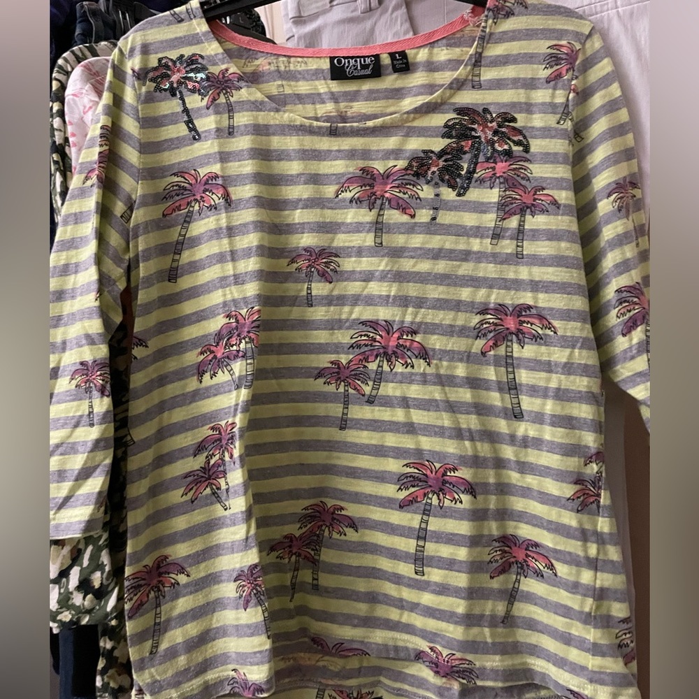 Onque casual 3/4 sleeve printed top sequin accents szL